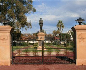 Dalby War Memorial And Gates - ACT Tourism 0
