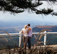 Picnic Point Lookout And Parkland - ACT Tourism