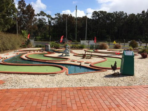 Illawarra Golf Complex - ACT Tourism 3