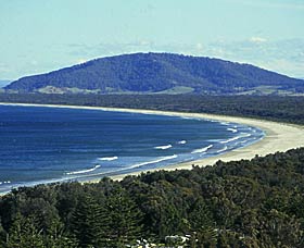 Sir Charles Kingsford Smith Memorial And Lookout - ACT Tourism 0