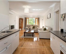 Politini Wines - ACT Tourism 6