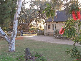 Overland Corner Hotel - ACT Tourism 1