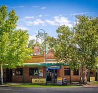 Crown Hotel Wentworth - ACT Tourism