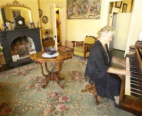 Jerilderie Historic Residence - Historic Home And Gardens - ACT Tourism 3