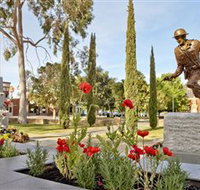Private Robert Mactier Statue - ACT Tourism