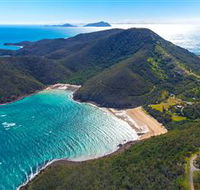 Basil Bay on Keswick Island - ACT Tourism
