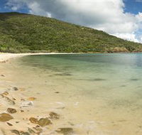 Connie Bay on Keswick Island - ACT Tourism
