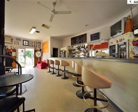 The Farmers Inn At Burrumbuttock - ACT Tourism 2