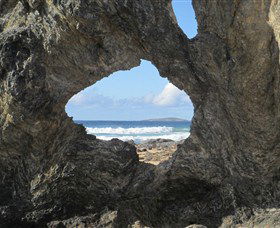 Glasshouse Rocks And Pillow Lava - ACT Tourism 0