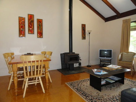 Tinglewood Cabins - ACT Tourism 0