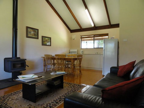 Tinglewood Cabins - ACT Tourism 1