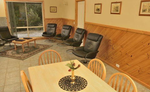 Riverside Retreat - ACT Tourism 1