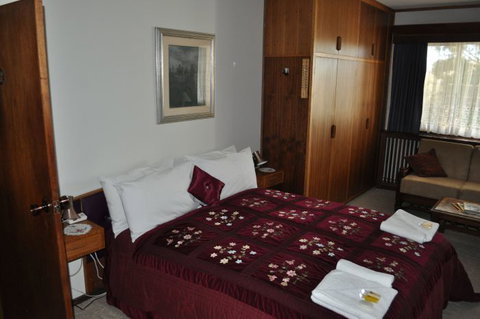 Sages Haus Bed And Breakfast - ACT Tourism 5