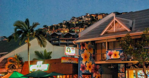 Airlie Beach Party Bus - ACT Tourism 3