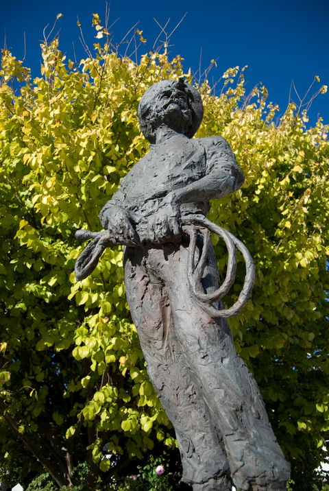 Alexander Cameron Statue - ACT Tourism 1