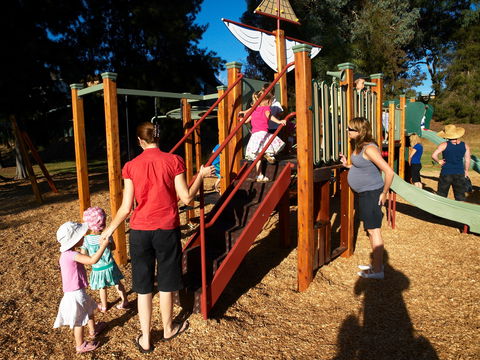 Les Stone Park - ACT Tourism 0