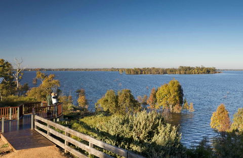 Yanga Lake Viewing Deck - ACT Tourism 0
