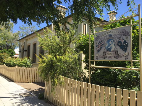 Flora Bank - Historic Home And Gardens - ACT Tourism 2