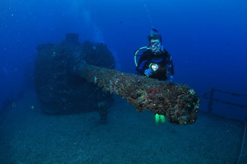 HMAS Brisbane Dive Site - ACT Tourism 1