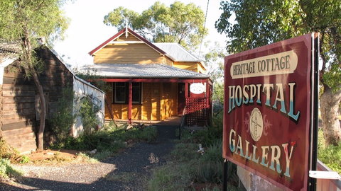 Lightning Ridge Heritage Cottage - ACT Tourism 0
