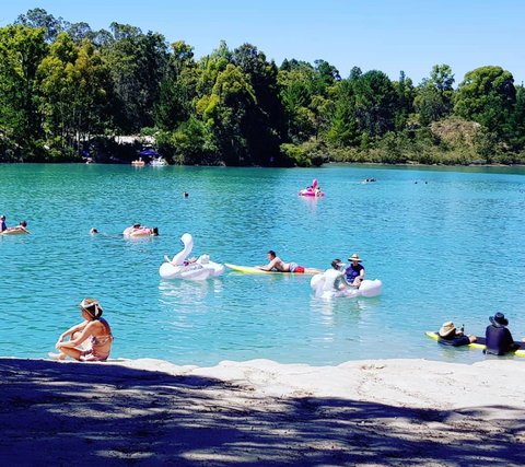 Black Diamond Lake - ACT Tourism 0