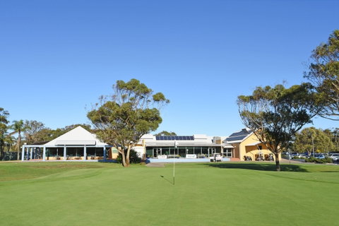 Hawks Nest Golf Club - ACT Tourism 0