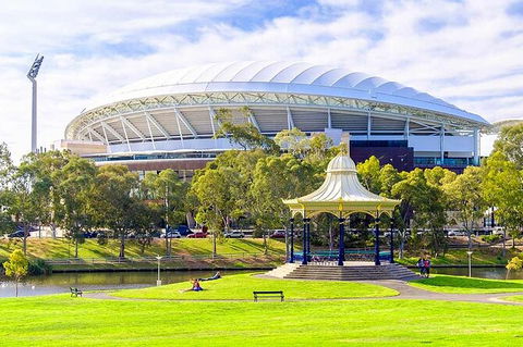 Adelaide Airport Transfers : Adelaide City To Airport ADL In Luxury Car - ACT Tourism 8
