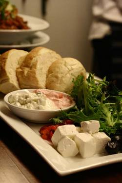 Oscars Lounge Bar & Restaurant - ACT Tourism 2