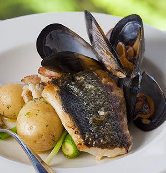 Chris's Beacon Point Restaurant - ACT Tourism 3