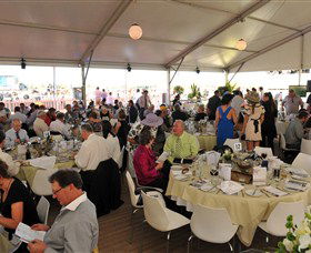 Alice Springs Turf Club - ACT Tourism 2