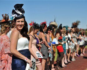 Alice Springs Turf Club - ACT Tourism 1