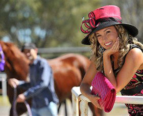 Alice Springs Turf Club - ACT Tourism 4