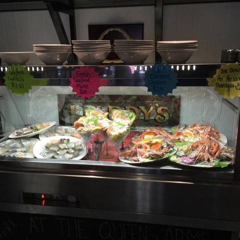 Queens Arms Hotel - ACT Tourism 1