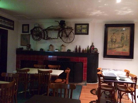 Queens Arms Hotel - ACT Tourism 3