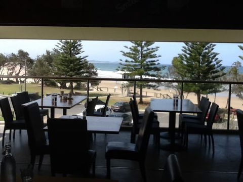 Fat Fish Beachfront Bistro - ACT Tourism 0