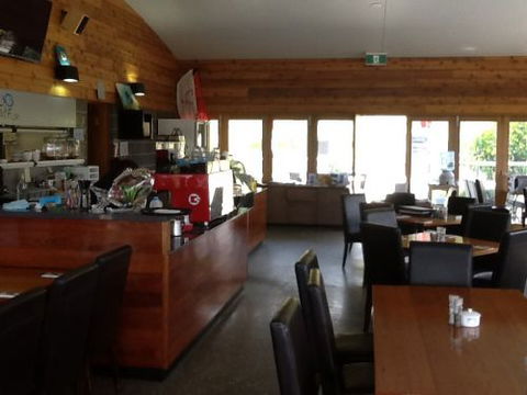 Fat Fish Beachfront Bistro - ACT Tourism 3