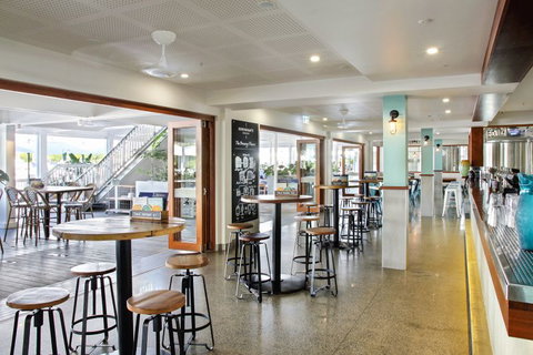 Hemingway's Brewery Port Douglas - ACT Tourism 4