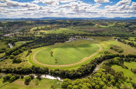 The O’Brien Electrical And Plumbing Lismore Cup - ACT Tourism 0