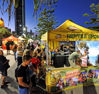Surfers Paradise Beachfront Markets - ACT Tourism