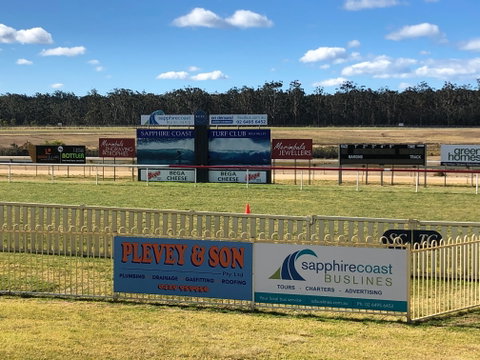 Tathra Cup Hawaiian Themed Fashions On The Field - ACT Tourism 0