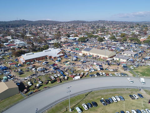 Wagga Swap Meet Run By  Classic And Historic Automobile Club Of Australia - Wagga Wagga Region - ACT Tourism 0
