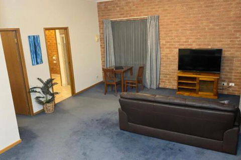 Best Western Coastal Waters Motor Inn - ACT Tourism 3