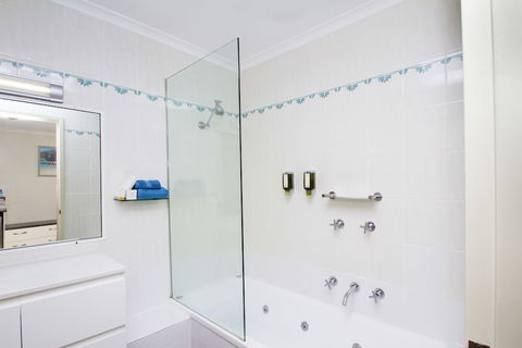 Fairway Motor Inn - ACT Tourism 6
