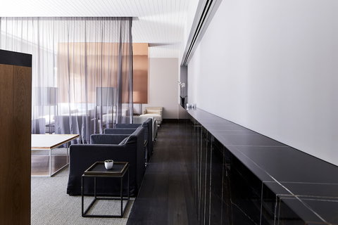 Burbury Hotel & Apartments - ACT Tourism 1