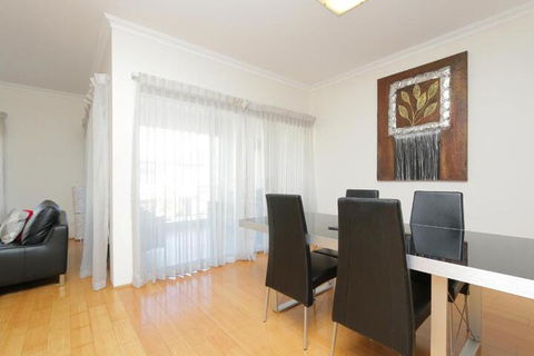 Verandah Apartments - ACT Tourism 0