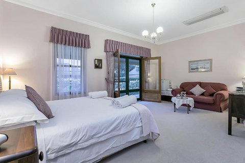 Abbotsford Country House - ACT Tourism 5