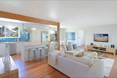 Mi Casa Holiday House - ACT Tourism 0