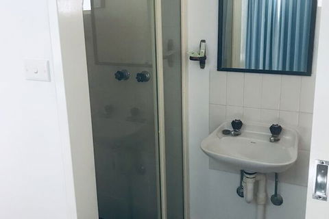 Ocean Breeze Motel - ACT Tourism 2
