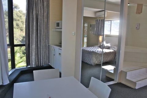 Cronulla Motor Inn - ACT Tourism 5