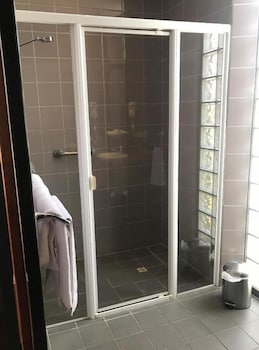 Highlander Hotel - ACT Tourism 5